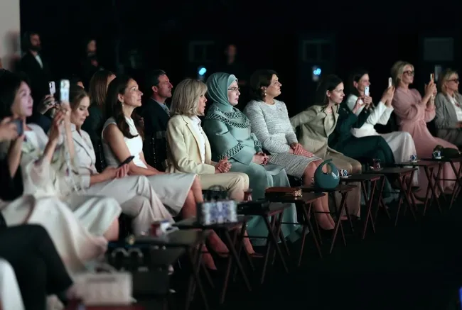 1783523344826.jpg Emine Erdoğan, lider eşlerini Çankaya Köşkü'nde ağırladı