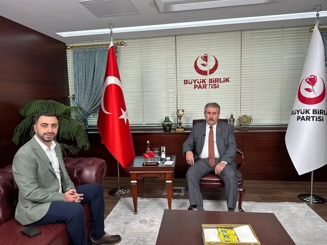 bbp-genel-baskani-desticiden-umit-ozdaga-zehir-zemberek-sozler-turk-bile-degilsin-1727466477292.jpeg