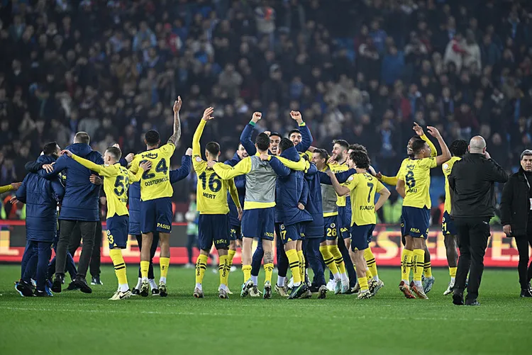 fenerbahce-bu-sezon-batshuayinin-gol-attigi-maclarda-puan-kaybetmedi-1710751211017.jpeg