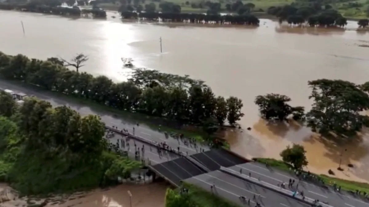 Venezuela'nın şiddetli yağışlardan binlerce kişi etkilendi Venezuela'nın şiddetli yağışlardan binlerce kişi etkilendi