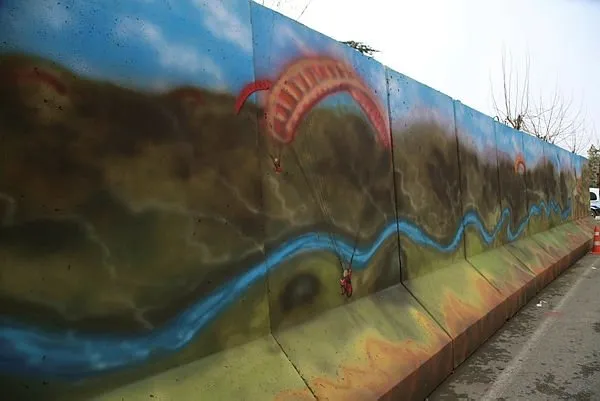 Siirt'te güvenlik duvarları renkli motiflerle süsleniyor
