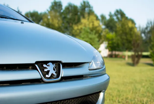 PEUGEOT YENİ LOGOSUNU TANITTI