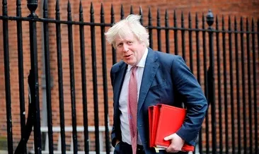 Boris Johnson köşe yazarlığına geri döndü