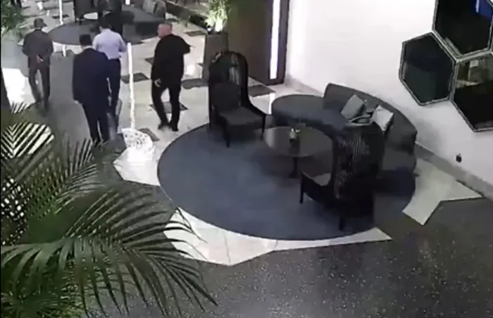 İmamoğlu'ndan 'para kasaları' ile gizli toplantı! Toplantı öncesi korumalar kameraları kapattı: O görüntüler ortaya çıktı