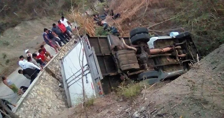 Meksika’da kamyon şarampole yuvarlandı: 1 ölü, 81 yaralı