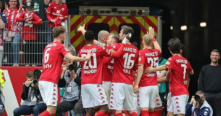 Bayern Münih deplasmanda Mainz 05’e 3-1 yenilerek şampiyonluk yolunda yara aldı