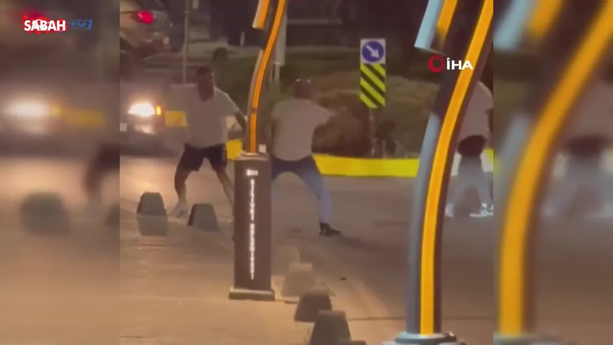 Silivri’de bıçaklı ve sopalı kavga: 1 yaralı! | Video videosunu izle Silivri’de bıçaklı ve sopalı kavga: 1 yaralı! | Video videosunu izle