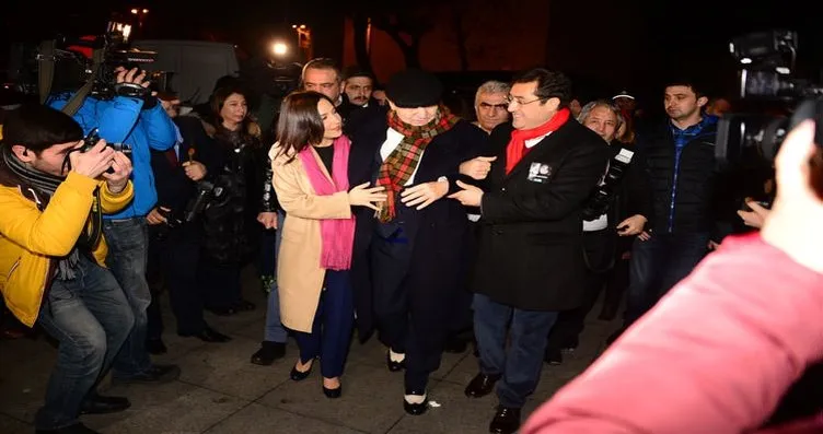 14 Yil Sonra Bir Ilk Galeri Magazin