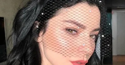 Merve Boluğur’un annesi Nehra Boluğur güzelliği ile hayran bıraktı!