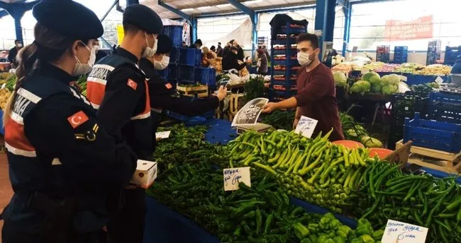 Jandarmadan çarşı Pazar koronavirüs denetimi! Esnaf HES kodunu tezgaha koydu