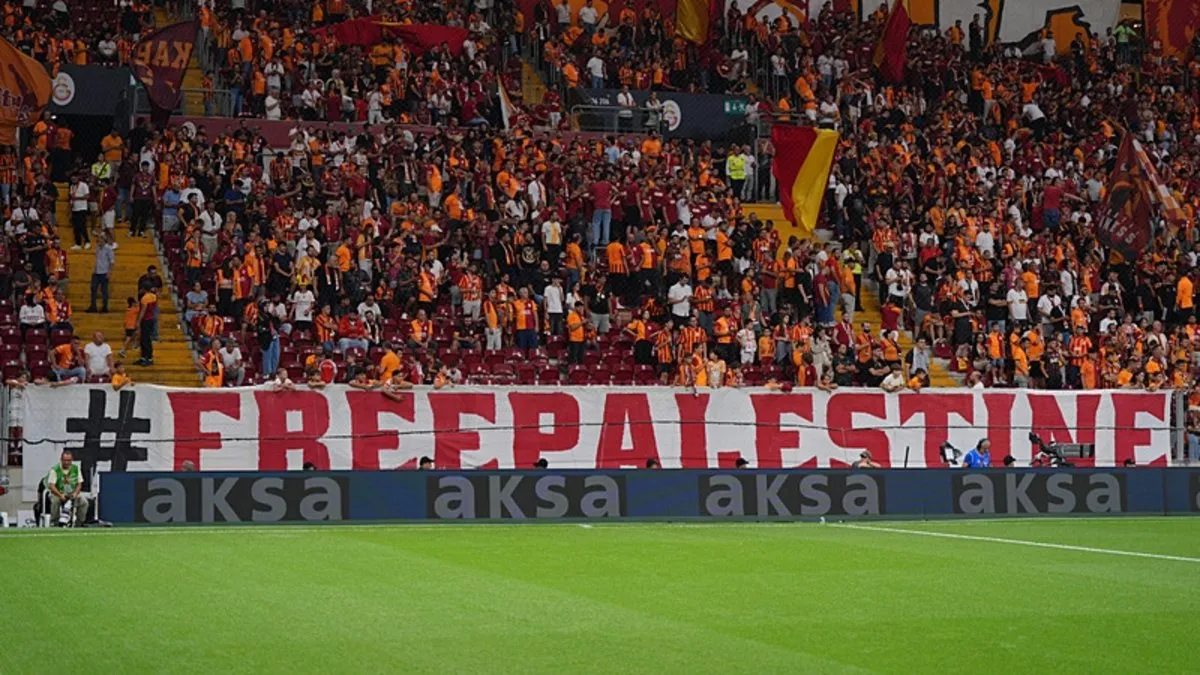 Galatasaray tribünlerinden Gazze mesajı!