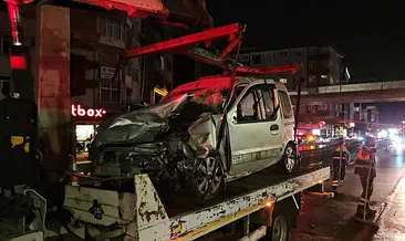 Küçükçekmece'de makas atan sürücü iki araca çarptı: Yaralılar var #istanbul