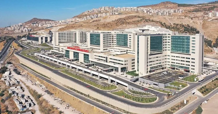 İzmir Şehir Hastanesi’nde gurur günü: Hasta kabulü başladı
