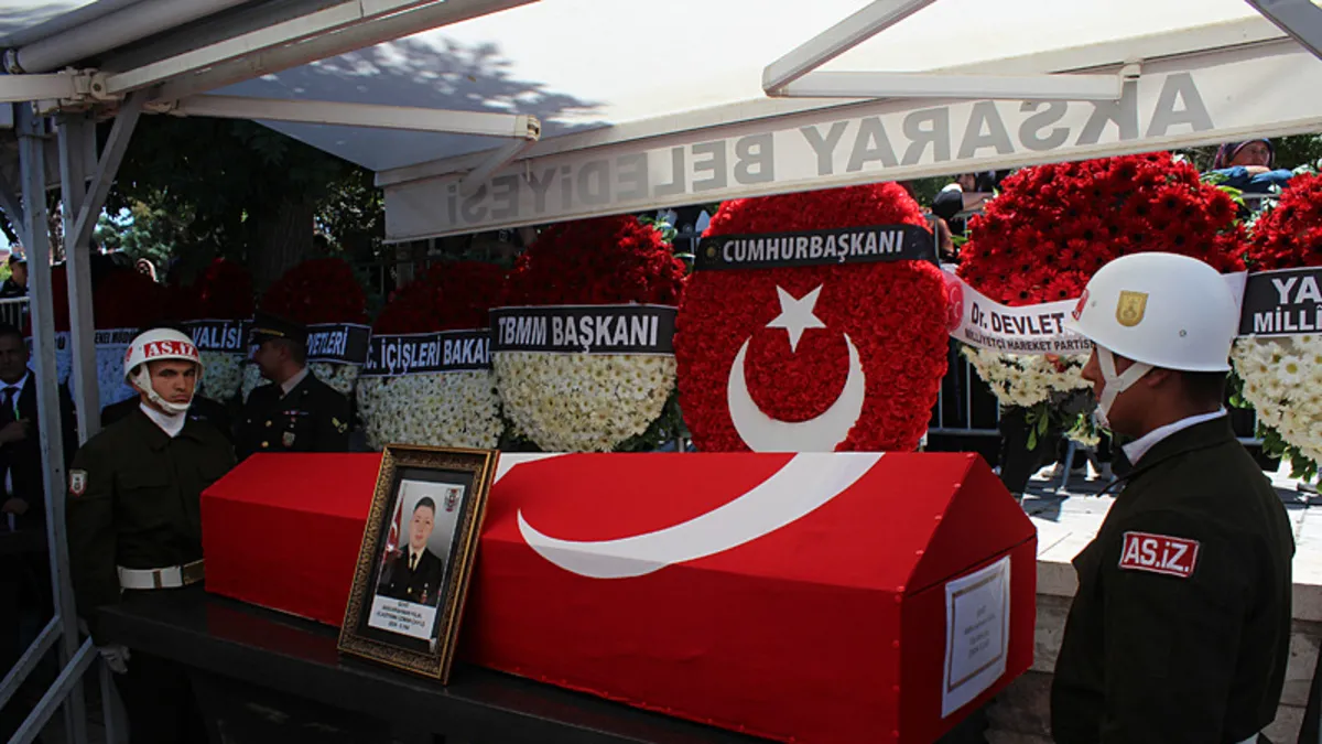 Şehit Uzman Çavuş Abdurrahman Hilal'in cenaze töreninden görüntü.
