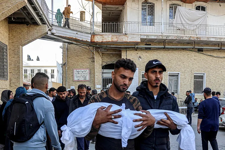 İsrail ve ABD iki koldan saldırıyor! Evler ateşe verildi: Bütün gücümüzle saldıracağız!