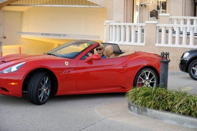Ünlüleri gözdesi Ferrari California