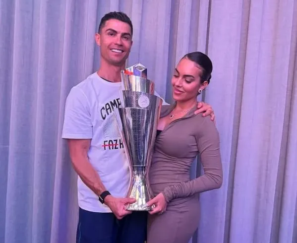 Cristiano Ronaldo 9 yılın sonunda muradına ermişti! Georgina Rodriguez’in yüzüğü Jeff Bezos’unkiyle adeta ikiz: Fiyatını duyanlar kulaklarına inanamadı...