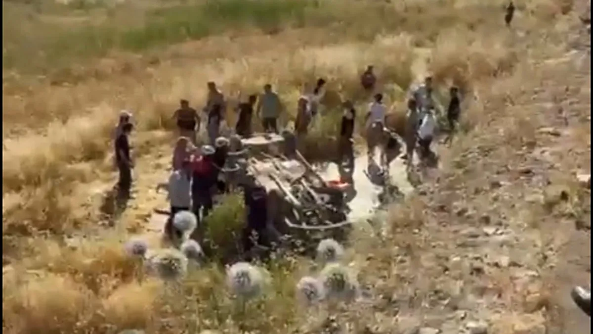 Şanlıurfa’da facia: Araç şarampole yuvarlandı! 1 ölü, 4 yaralı Şanlıurfa’da facia: Araç şarampole yuvarlandı! 1 ölü, 4 yaralı