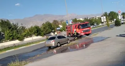 Trafik Ekipleri, yanan otomobile yangın tüpleri ile müdahale etti #erzincan