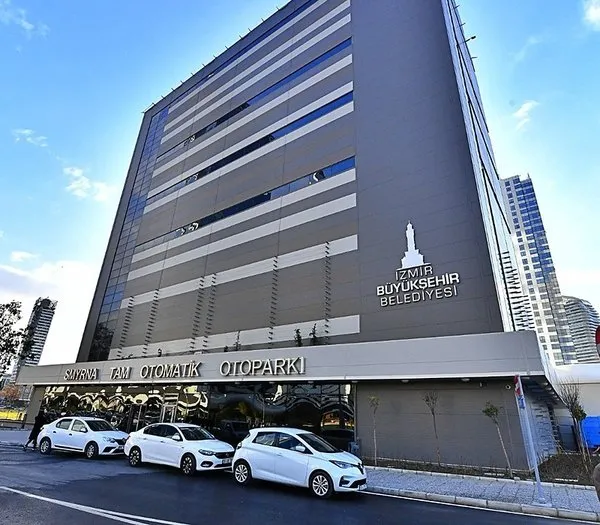 beceriksizligin-faturasi-yine-izmirliye-kesildi-otopark-ucretlerine-yeni-yilda-yuzde-185-zam-gelecek-1762868241393.jpg