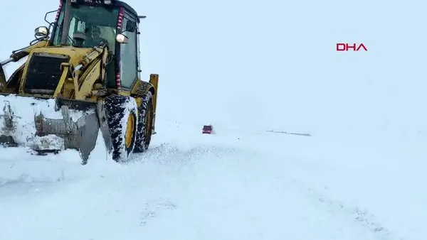 Kars'ta kar ve tipi nedeniyle mahsur kalan 2 öğretmen, ekipler tarafından kurtarıldı