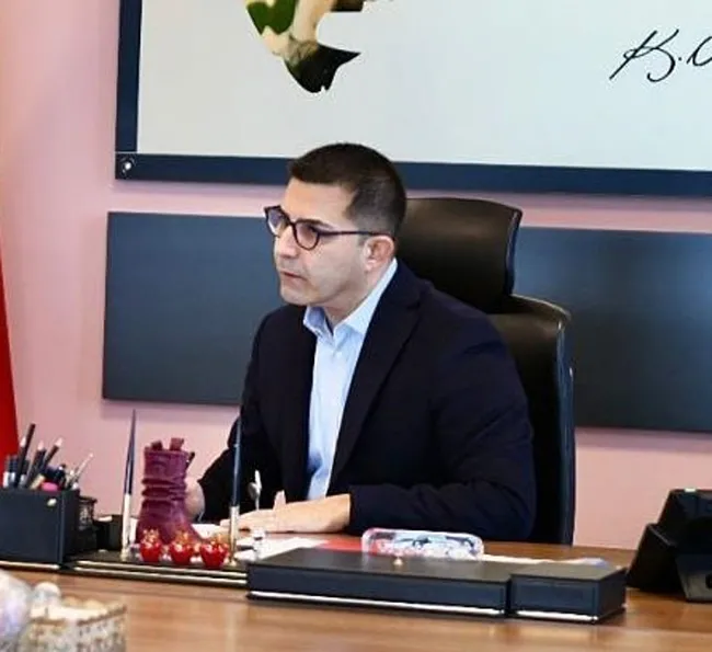 son-dakika-chpli-kusadasi-belediye-baskani-omer-gunel-gozaltina-alindi-1773382147826.jpg SON DAKİKA... CHP'li Kuşadası Belediye Başkanı Ömer Günel gözaltına alındı
