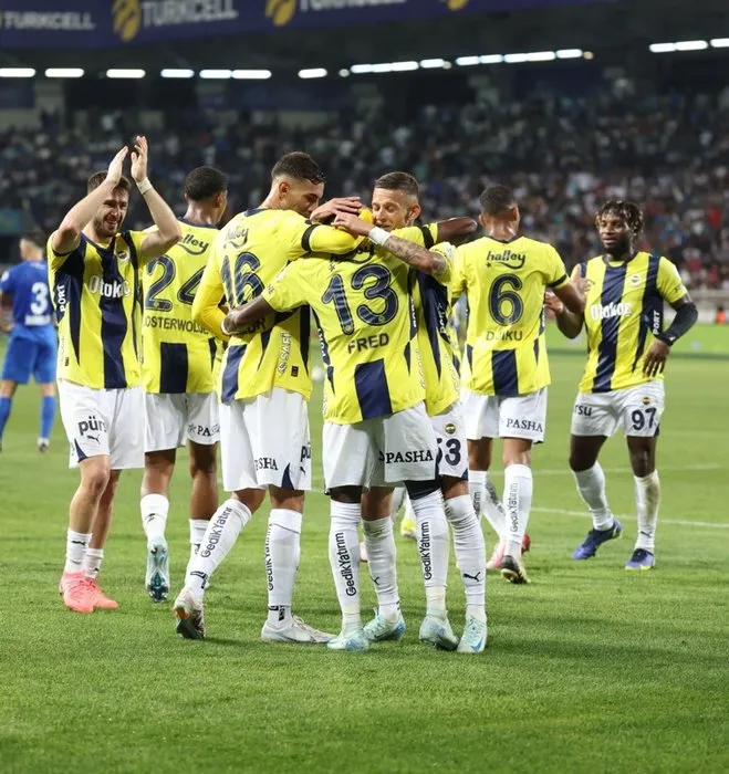 SON DAKİKA FENERBAHÇE HABERLERİ: Kanarya’da yaprak dökümü başladı! Tam 9 yıldız daha gidiyor: Ferdi Kadıoğlu’nun yerine gelecek isim belli oldu