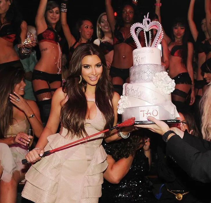 Kim Kardashian’ın bekarlığa veda partisi!