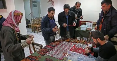 Adana’da tespih meraklılarını buluşturan pazar