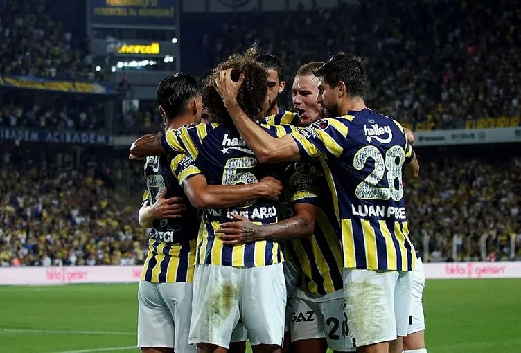 Son dakika Fenerbahçe transfer haber: F.Bahçe’den herkesi şaşırtacak transfer! Attila Szalai’ye rekor teklif geldi...