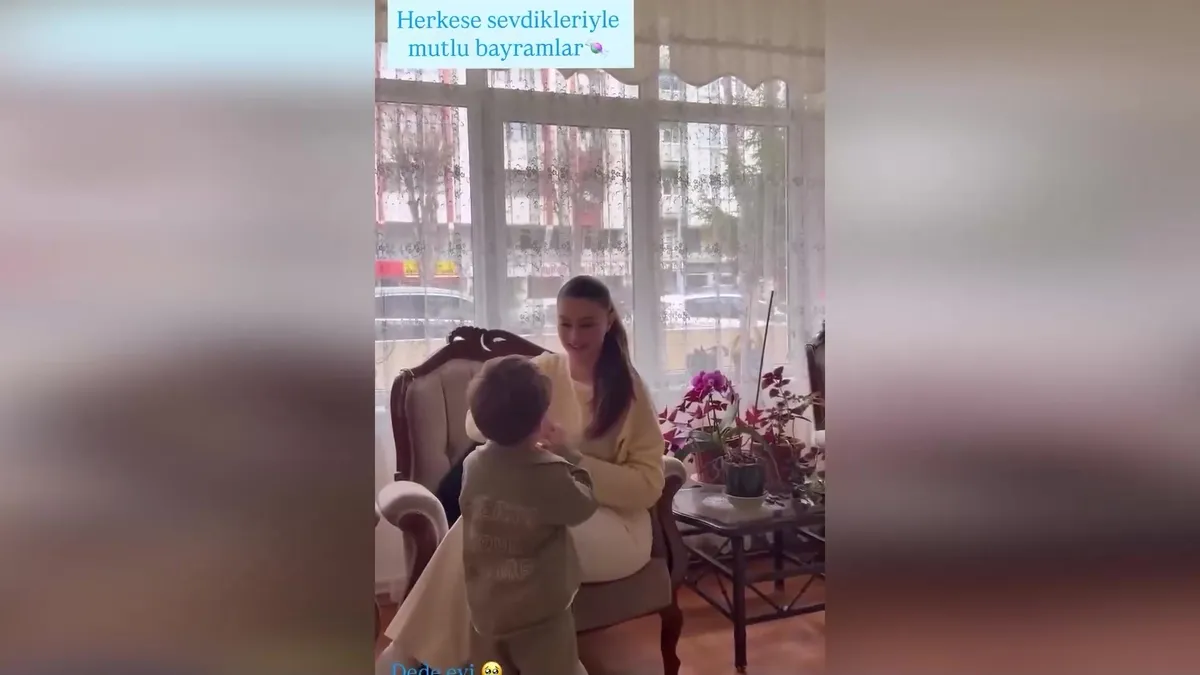 Burcu Özberk yeğenlerine bayram harçlığı dağıttı | Video videosunu izle Burcu Özberk yeğenlerine bayram harçlığı dağıttı | Video videosunu izle