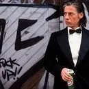 Berlin Film Festivali’nde, ’’Altın Ayı’’ ödülü, Almanya doğumlu Türk yönetmen Fatih Akın’ın ’’Gegen die Wand’’ Duvara Karşı filmine verildi.