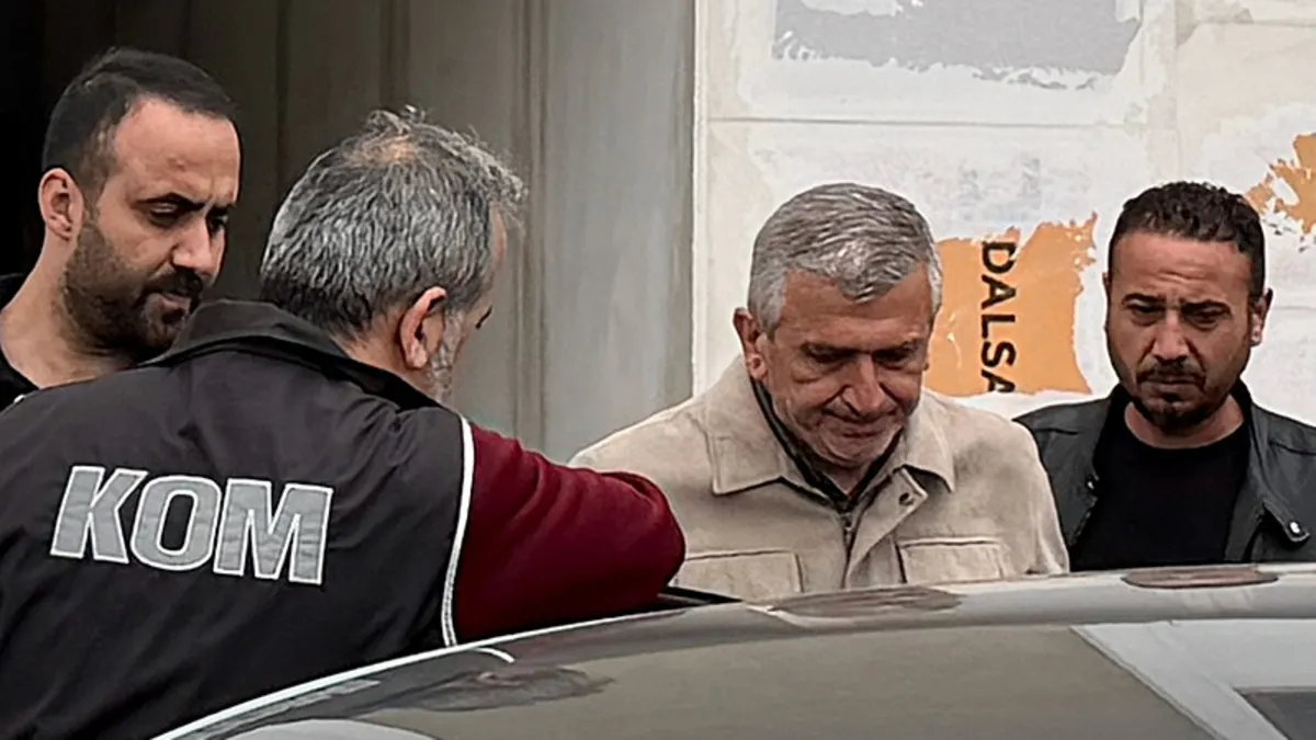SON DAKİKA: Akçakoca Belediye Başkanı Fikret Albayrak görevden uzaklaştırıldı SON DAKİKA: Akçakoca Belediye Başkanı Fikret Albayrak görevden uzaklaştırıldı