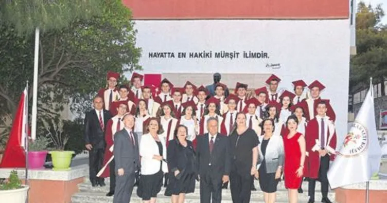 Çamlaraltı Koleji mezunlarını verdi