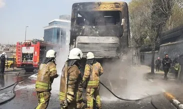 Son dakika: Çift katlı İETT otobüsü yandı! İçinde yolcular bulunuyordu