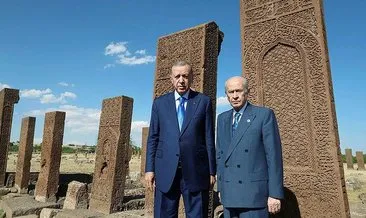 Başkan Erdoğan Ahlat’ta: Türk milletinin şanlı tarihini öğrenmek isteyenler Malazgirt’i ziyaret etsin