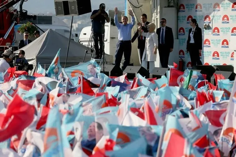 Başbakan Erdoğan İzmir’de şov yaptı