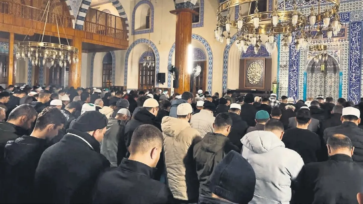 81 ilde Filistin için sabah namazı buluşması