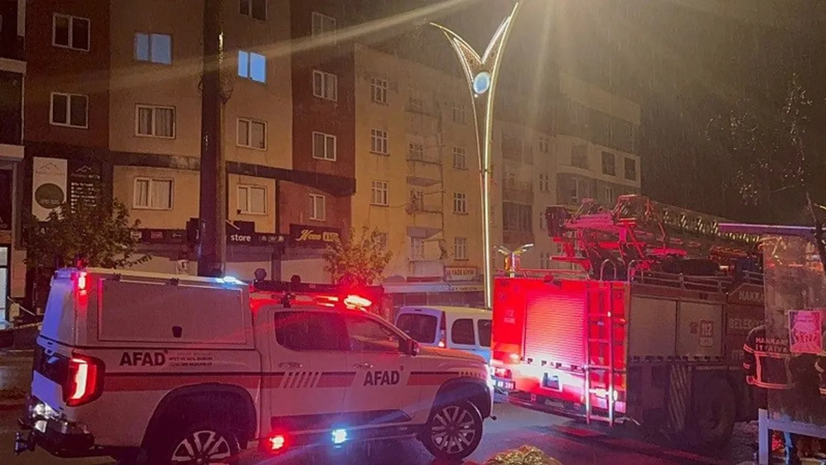 Hakkari’de 6 bina çökme riski nedeniyle tahliye edildi Hakkari’de 6 bina çökme riski nedeniyle tahliye edildi