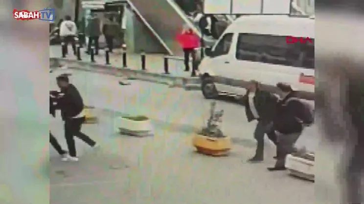 Minibüs şoförlerinin beyzbol sopalı kavgasında hayatını kaybetti | Video