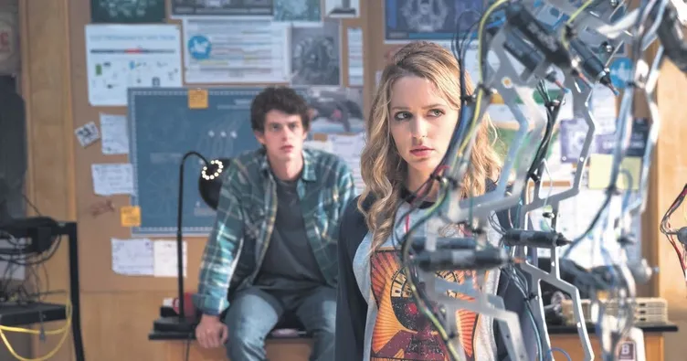 Aynı filme sıkıştım çıkamıyorum