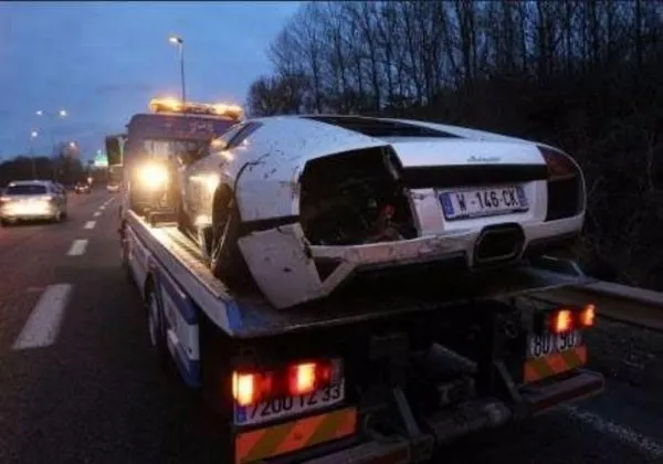 Futbolcuların lüks otomobilleriyle yaptıkları kazalar