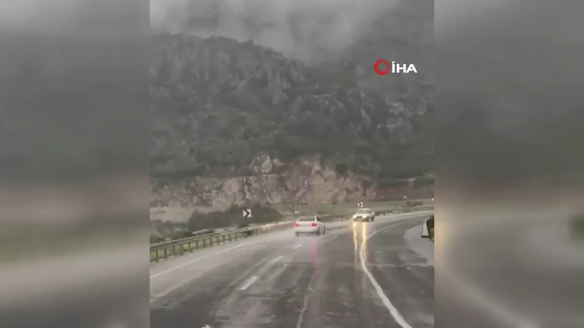 Antalya’da kilometrelerce ters yönde ilerleyen sürücü kamerada | Video videosunu izle Antalya’da kilometrelerce ters yönde ilerleyen sürücü kamerada | Video videosunu izle