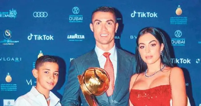 Ronaldo’nun en zor imzası!