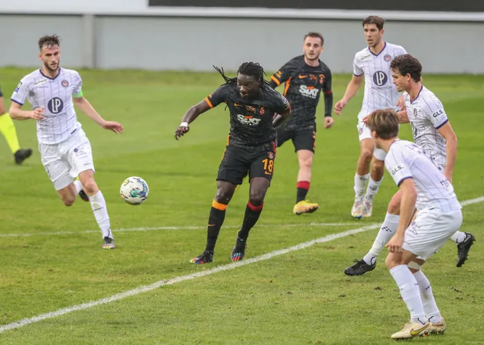 son-dakika-galatasaray-haberleri-bafetimbi-gomis-futbolu-birakiyor-1677314721051.jpg