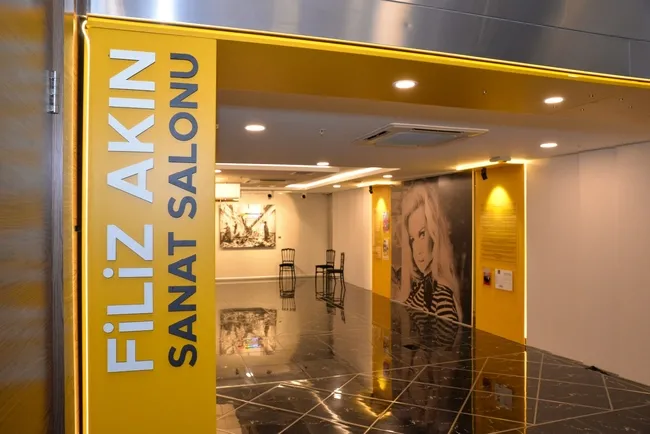 turk-egitim-dernegi-filiz-akin-sanat-salonu-acti-1748424218314.jpg