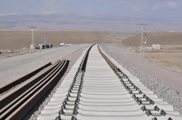 Bakü-Tiflis-Kars demiryolu hattı Mart'ta açılıyor