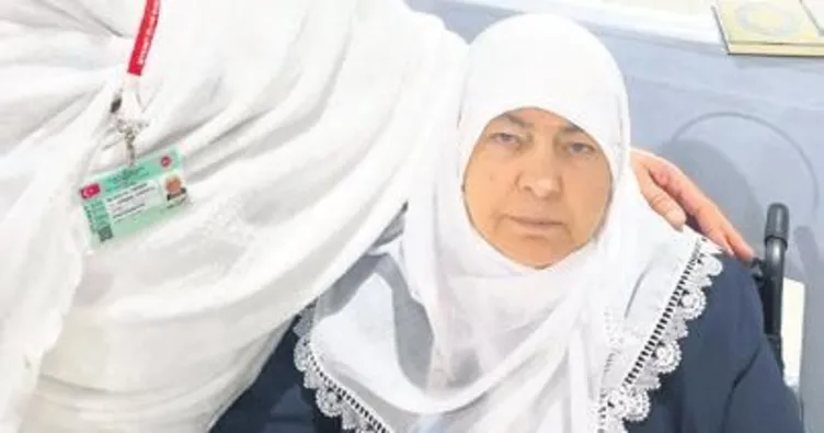 Umre dönüşü uçakta kalp krizi geçirdi