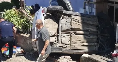 Direksiyon hakimiyeti kaybeden sürücü apartmanın giriş kapısına çarptı #karabuk