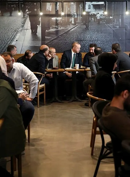 İstanbul'da ilginç görüntü! Cumhurbaşkanı'nı işte böyle beklediler